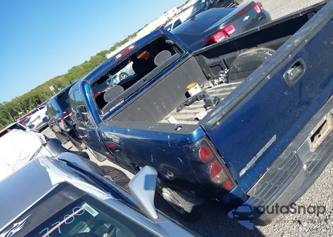 2001 Chevrolet Silverado 1500 Ls z USA, uszkodzony, nr VIN 2GCEC19T411117361